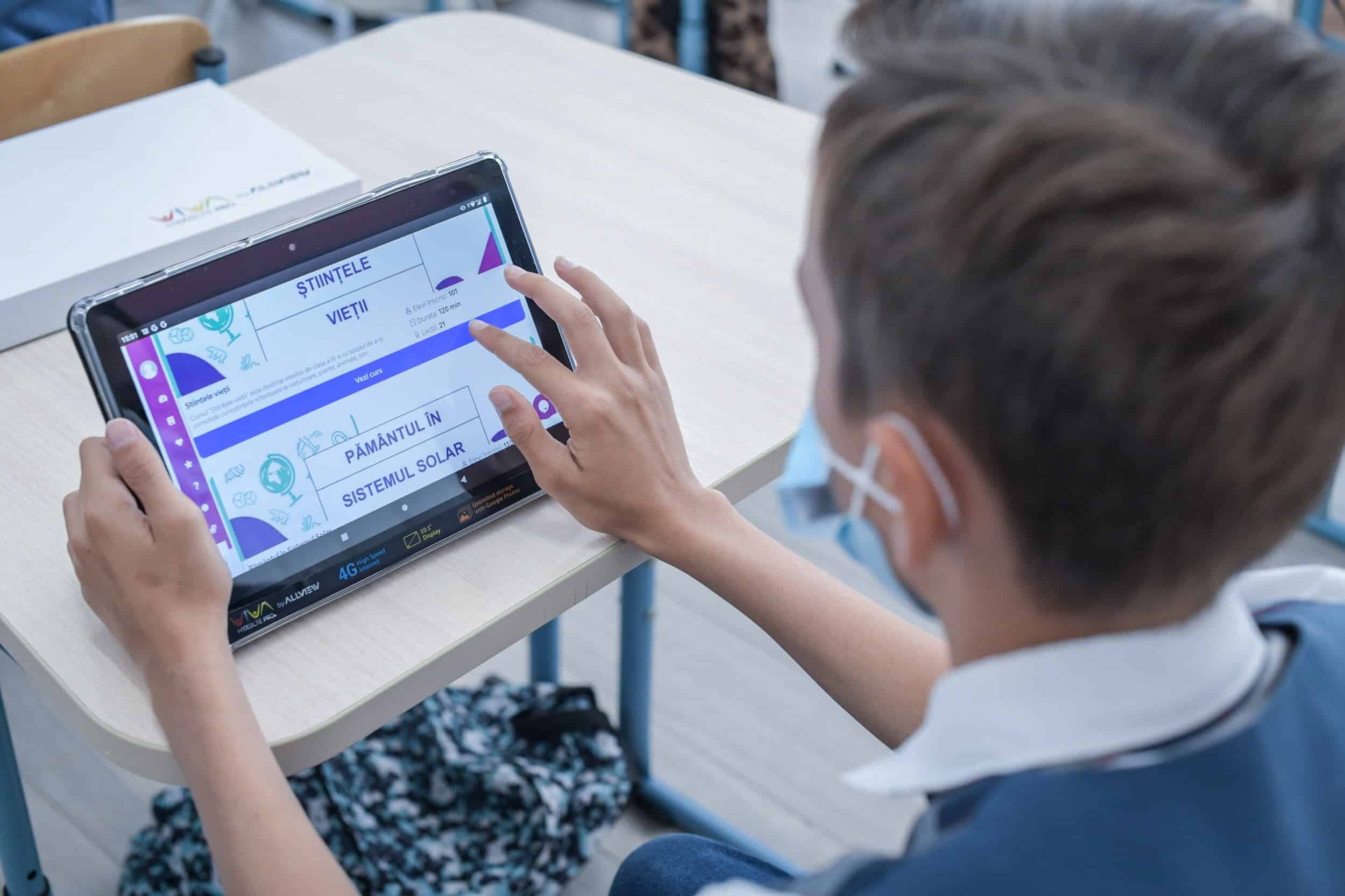 Peste 15.000 de copii au învățat în timpul verii pe platforma de educaţie remedială NaradiX! Proiectul Narada continuă în anul școlar următor și va include conținut pentru materii noi de gimnaziu