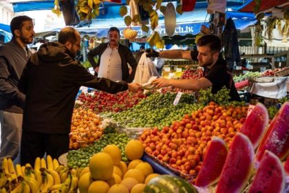 Nerabdarea pietelor impinge lira turceasca la un nou minim inainte