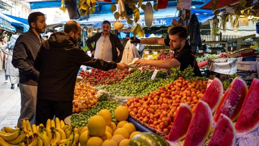 Nerabdarea pietelor impinge lira turceasca la un nou minim inainte