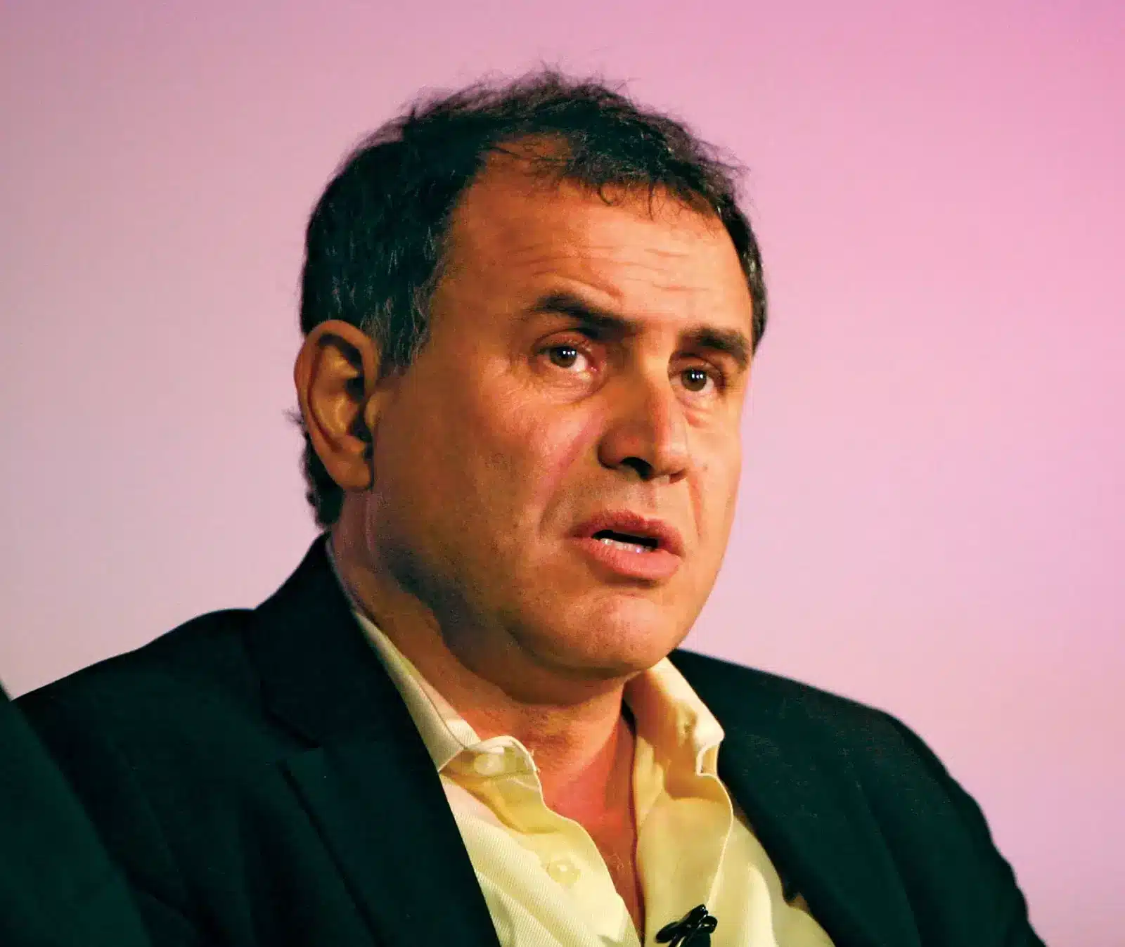 Ce crede economistul american Nouriel Roubini despre crizele din 2008 şi cea de acum?