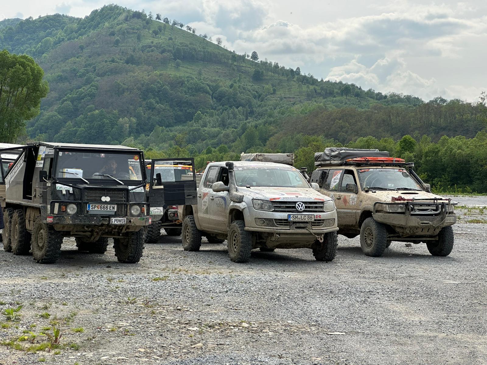 Organizatorii austrieci ai unei competiții off-road în România, amendați pentru că au intrat într-o arie protejată