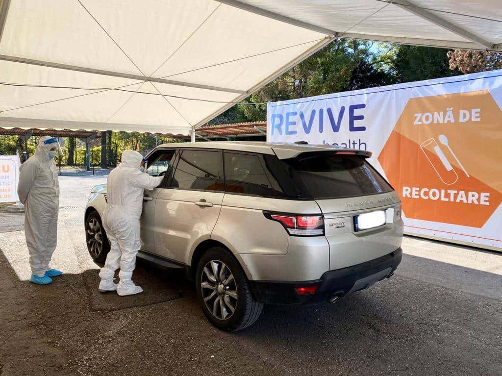 Un nou centru de testare pentru virusul COVID-19, de tip drive-thru, s-a deschis în zona de Nord a capitalei
