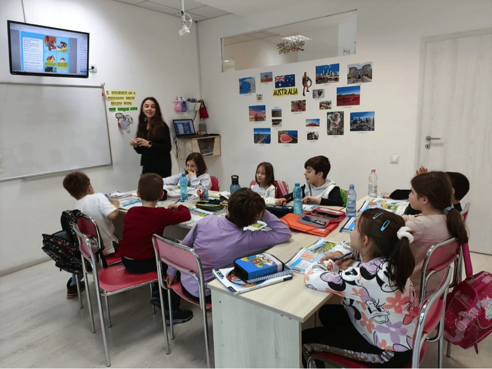 Care este activitatea FollowMe Schools of English?
