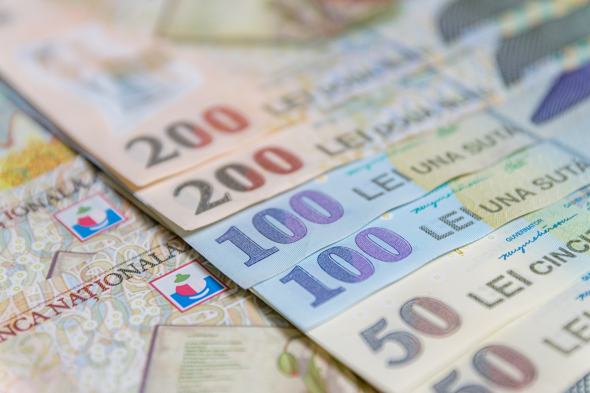 România ia măsuri ușoare de reducere a cheltuielilor, dar se așteaptă la un impact vizibil asupra deficitului bugetar