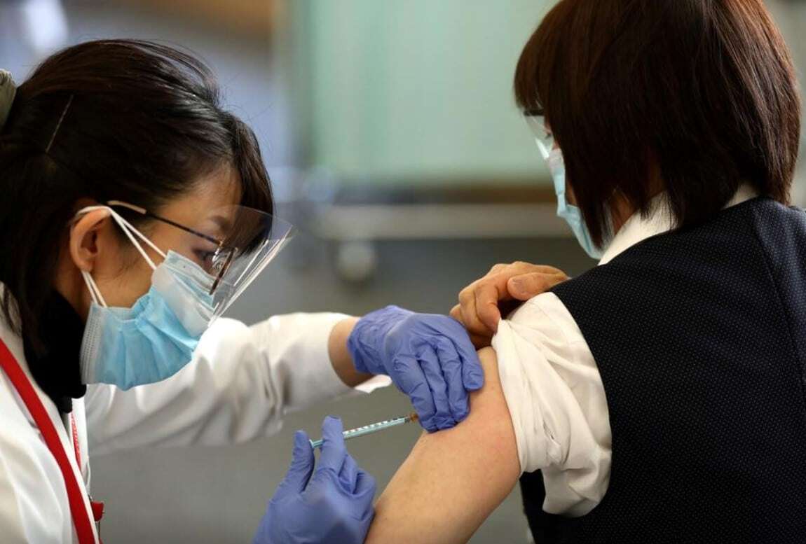 Japonia începe vaccinarea COVID-19 în „primul pas major” pentru a opri pandemia