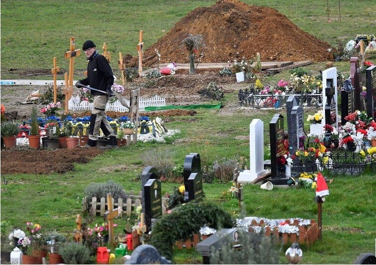 Marea Britanie depășește 100.000 de decese din cauza COVID, într-o nouă etapă sumbră