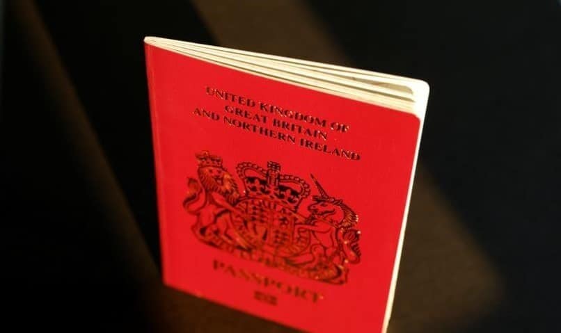 Hong Kong le cere guvernelor străine să nu mai accepte pașapoarte speciale britanice
