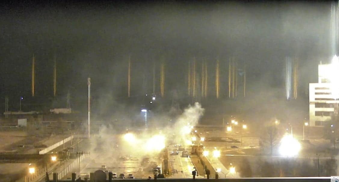 Centrala nucleară ucraineană, cea mai mare din Europa, în flăcări după atacul rusesc