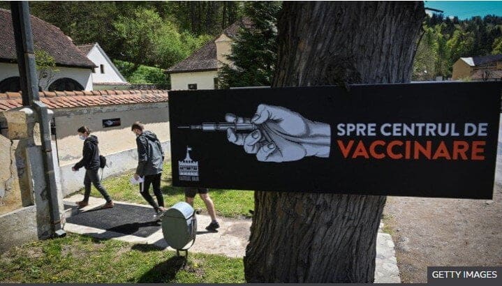 Castelul lui Dracula din România oferă turiștilor posibilitatea vaccinării cu Pfizer