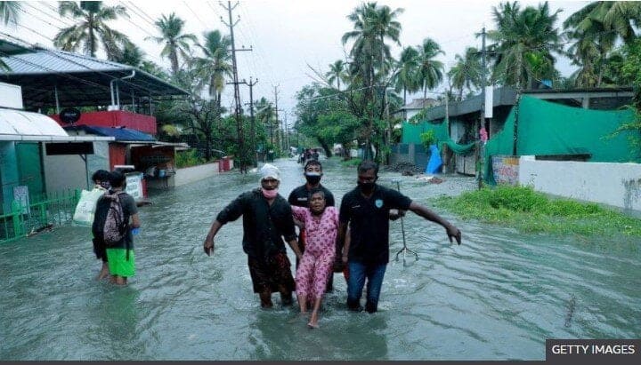 Ciclonul Tauktae: India, chinuită de Covid, se confruntă si cu furtuna