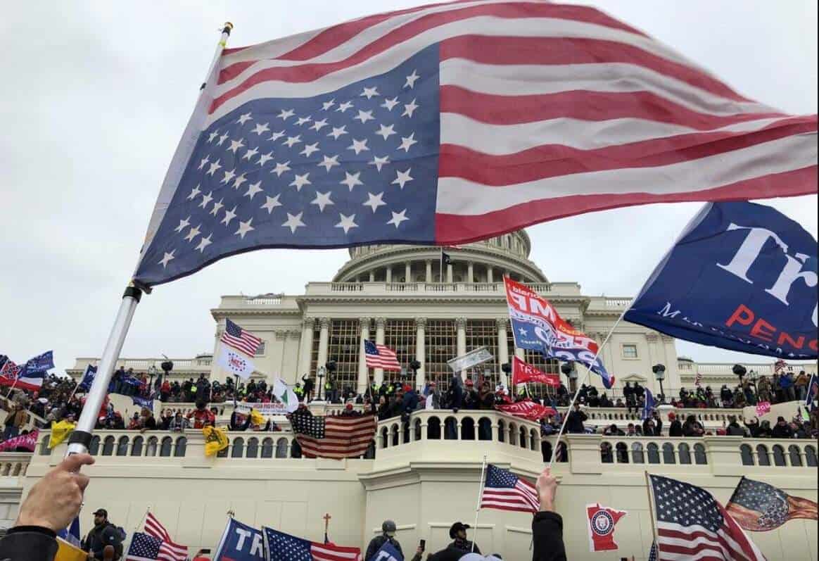Întreaga lume e uimită de susținătorii lui Trump care au asaltat Capitolul SUA, încercând să anuleze alegerile