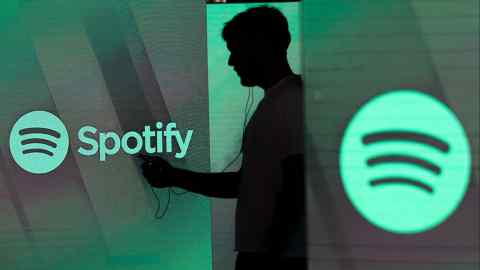 Serviciile de streaming sunt îndemnate să ia măsuri drastice împotriva muzicii generate de AI