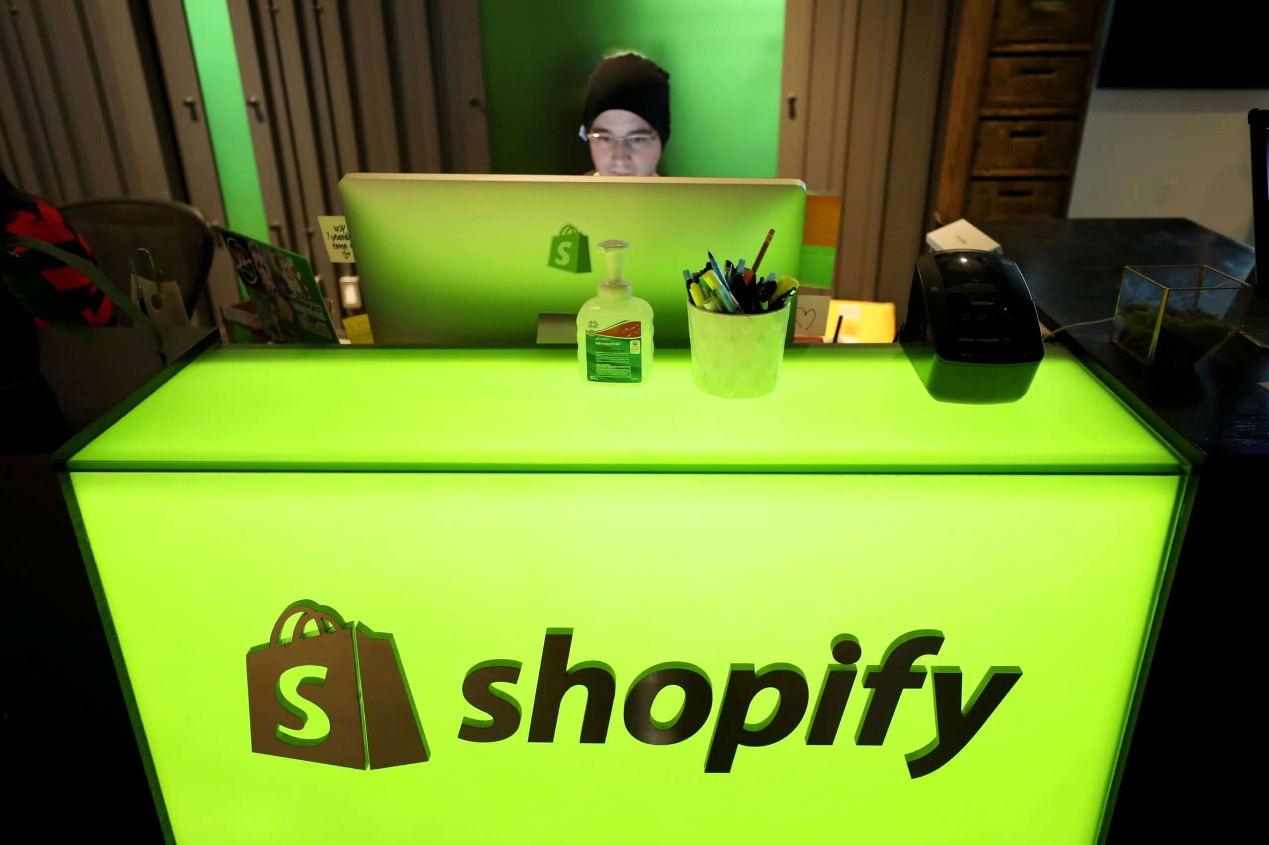 Compania Shopify a concediat aproximativ 1.000 de lucrători