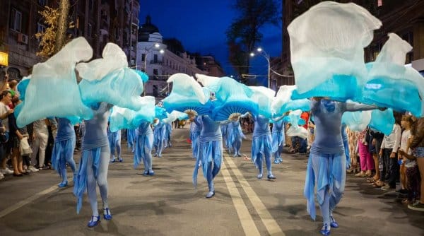 Strazile din centrul Capitalei animate de cei peste 200 de