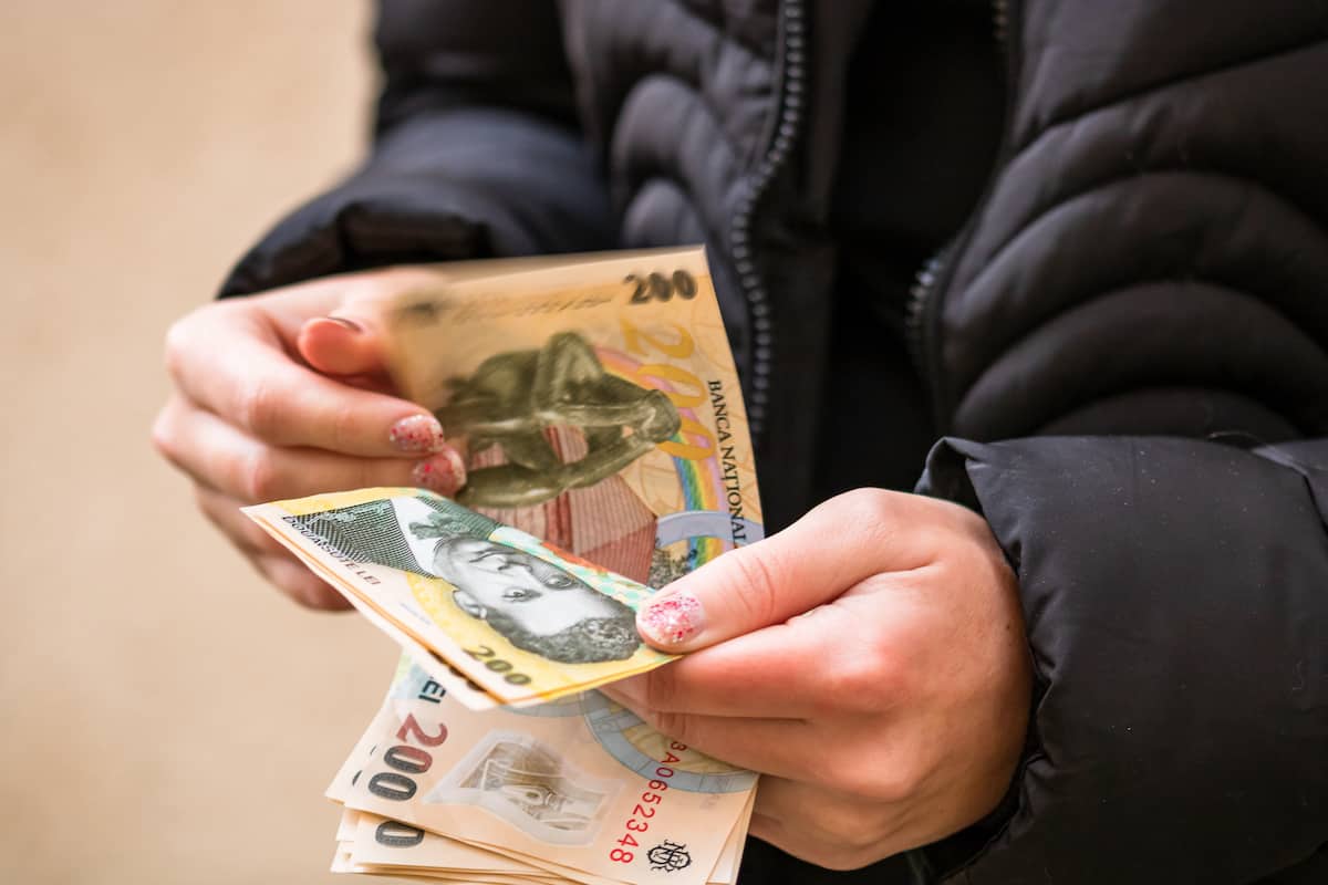 Banca Națională a României avertizează consumatorii români asupra inflației, dar se pregătește pentru un viitor mult mai pozitiv