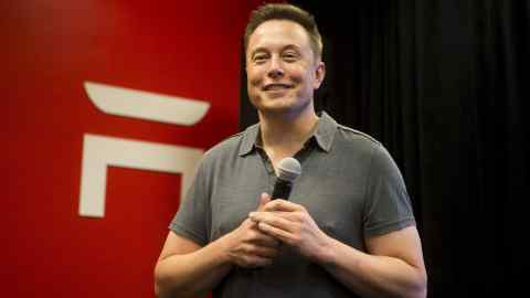 De ce Tesla va „încerca puțină publicitate”?