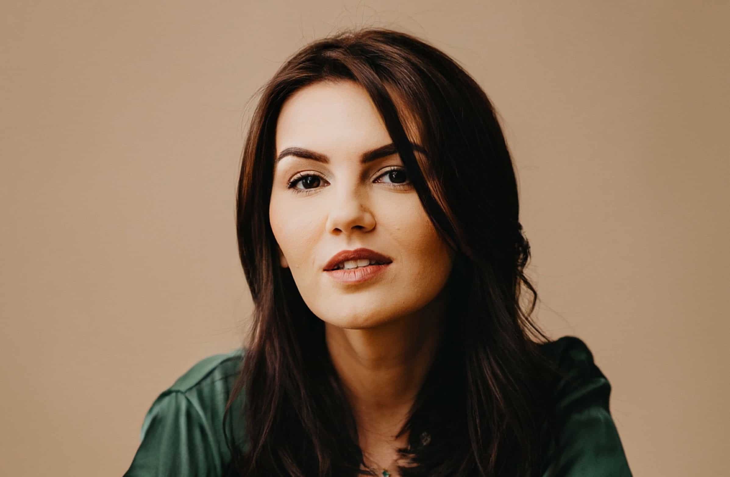 De vorbă cu Tiana Momirov, femeia de afaceri care dă tonul în cosmetică