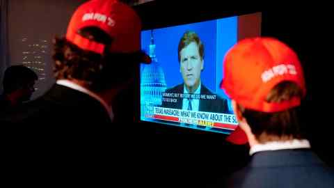 Tucker Carlson planuieste sa relanseze emisiunea pe Twitter dupa concedierea