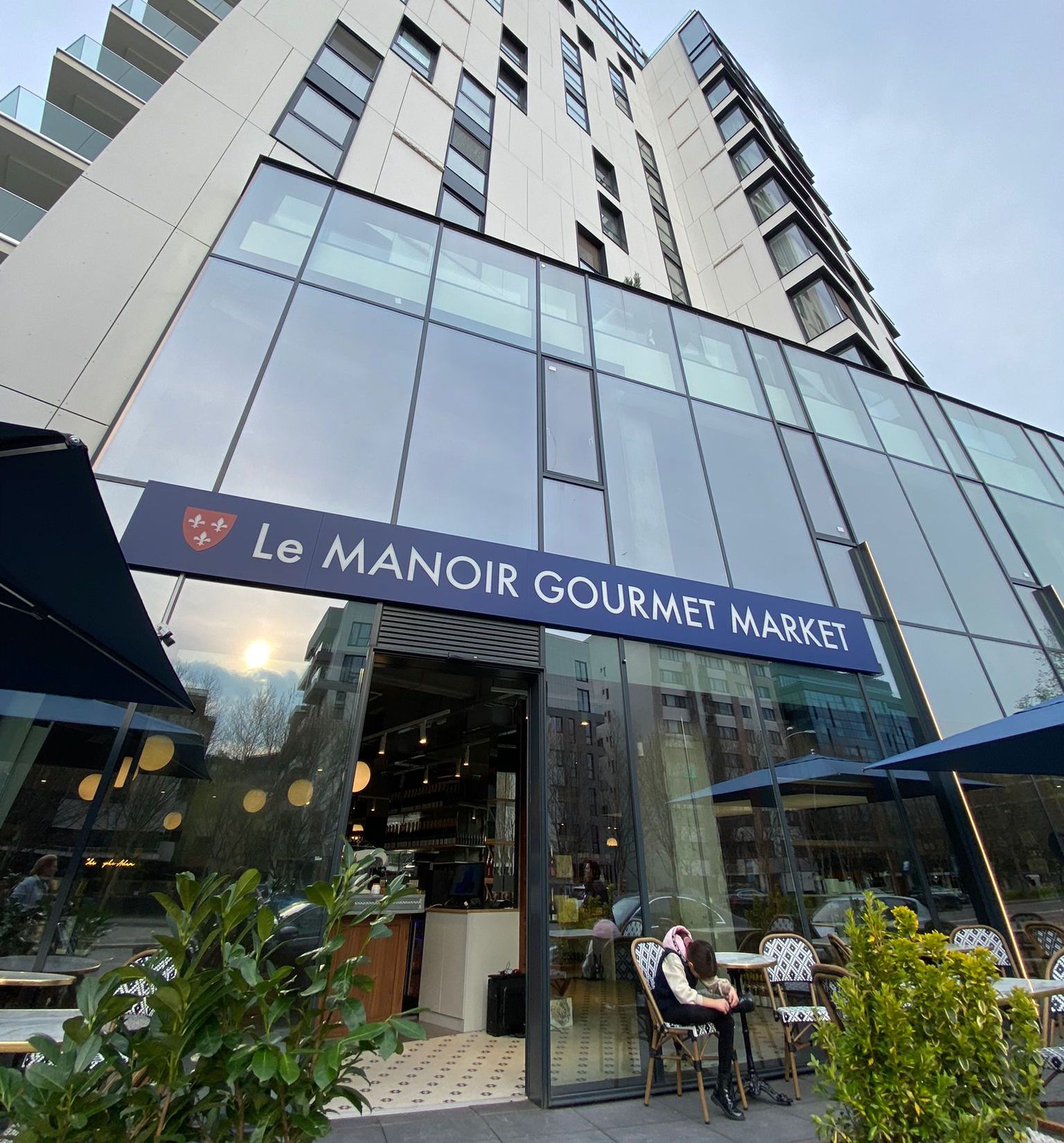 Un concept gastronomic unic a fost deschis în cadrul One Herăstrău Towers, cu o investiție de 1 milion de euro: Le Manoir Gourmet Market