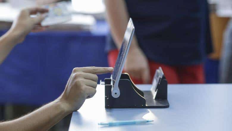 STS: Avem 18.000 de tablete în secțiile de votare din România. Toți operatorii știu să le utilizeze
