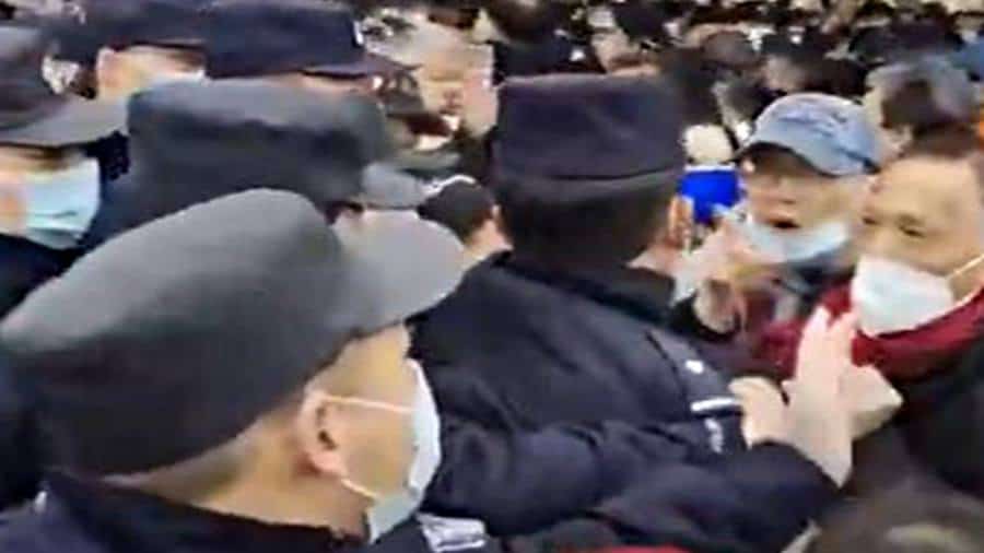 Bătrânii din China protestează împotriva reformelor asigurărilor de sănătate