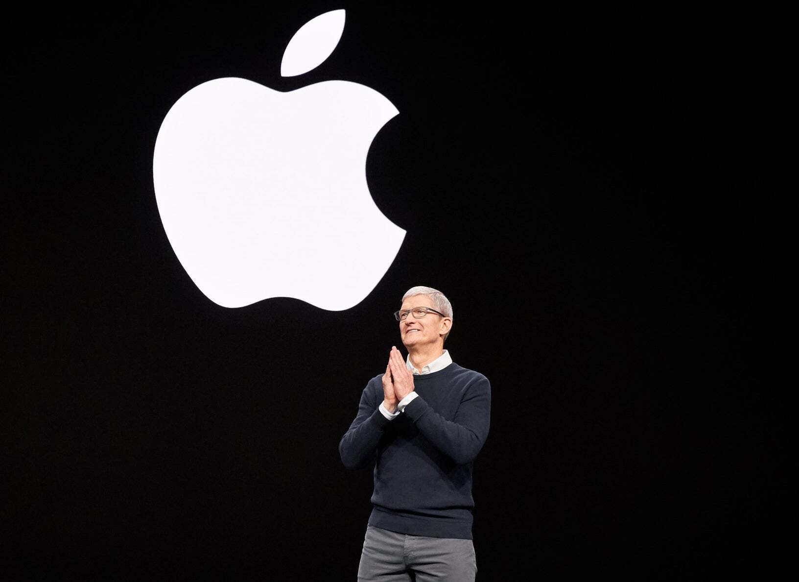 Apple anunţă vânzări peste aşteptări, telefoanele iPhone au crescut cu aproape 50%