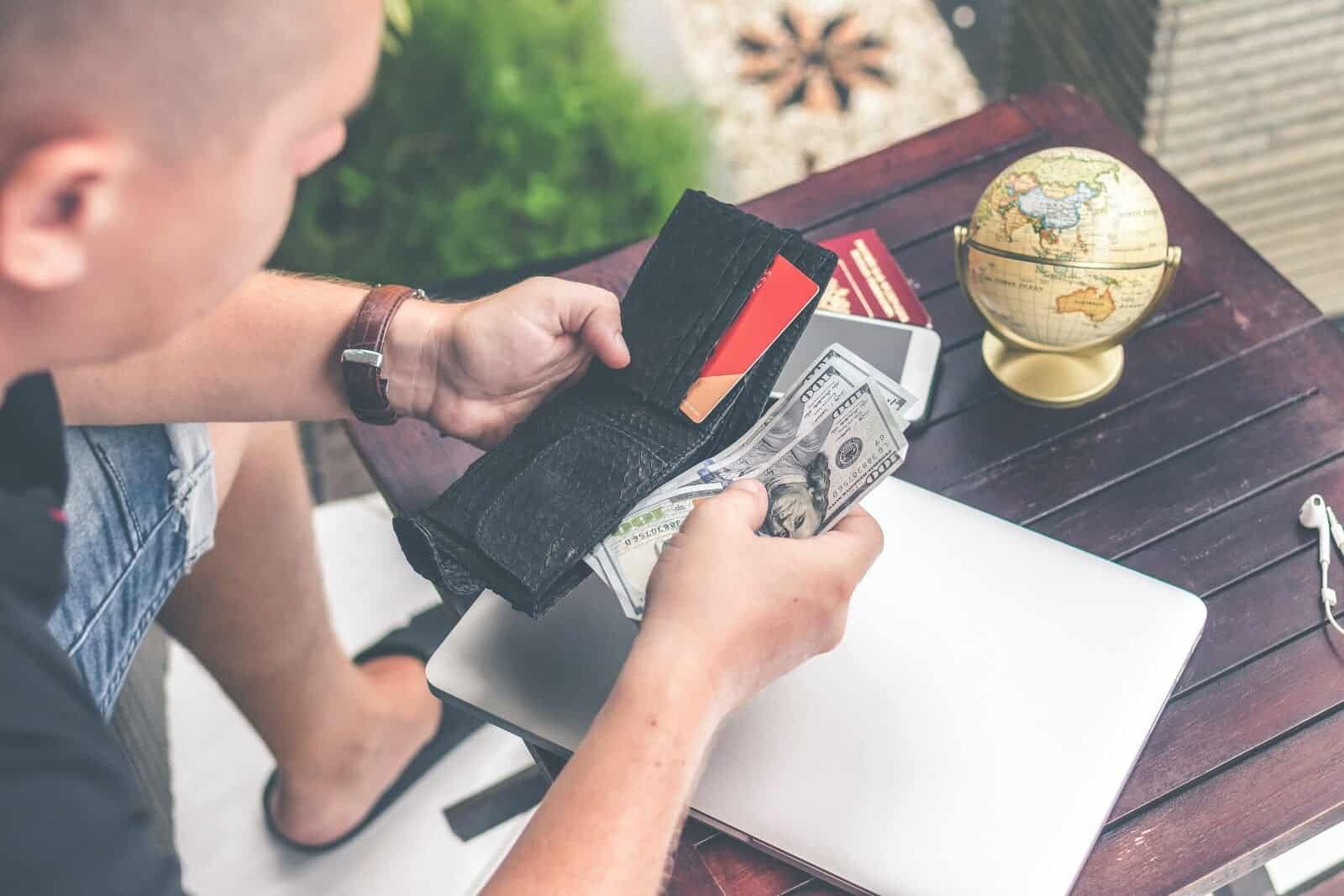 Cum menții echilibrul financiar în familie să nu te ia cheltuielile prin surprindere?