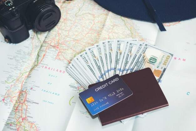 Cash sau card – ce alegi când călătorești în străinătate?