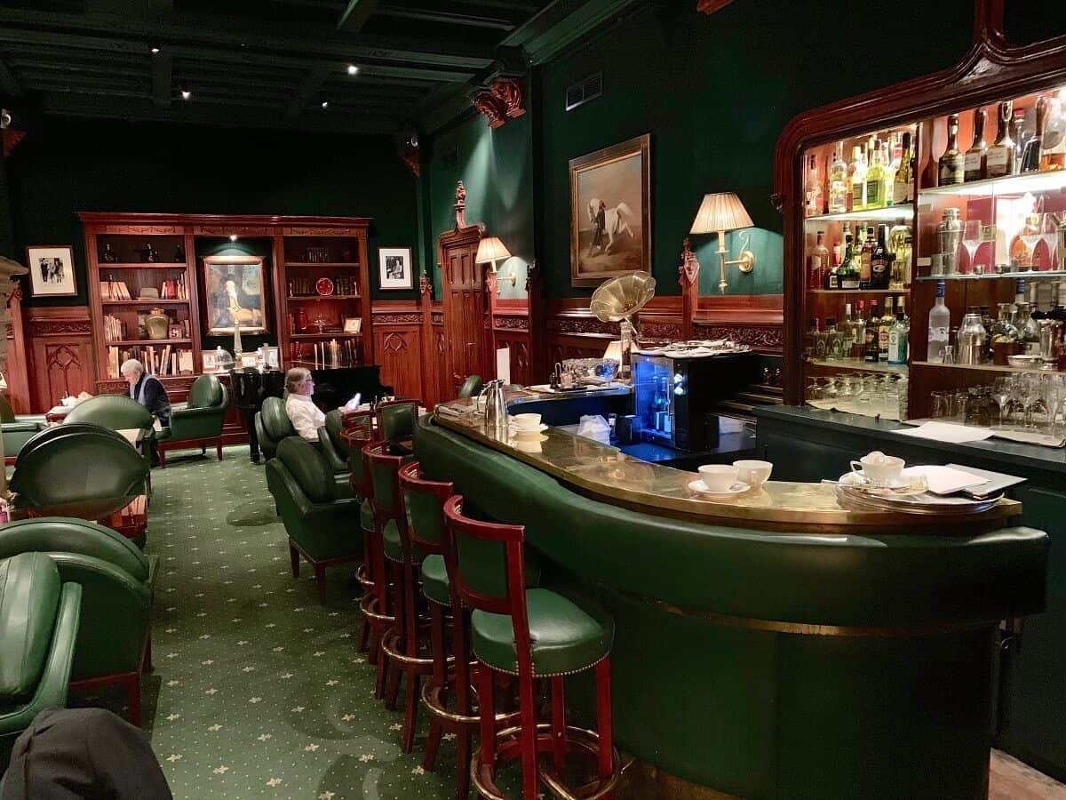 Cum alegi scaunele pentru un restaurant sau pub în funcție de culoare?