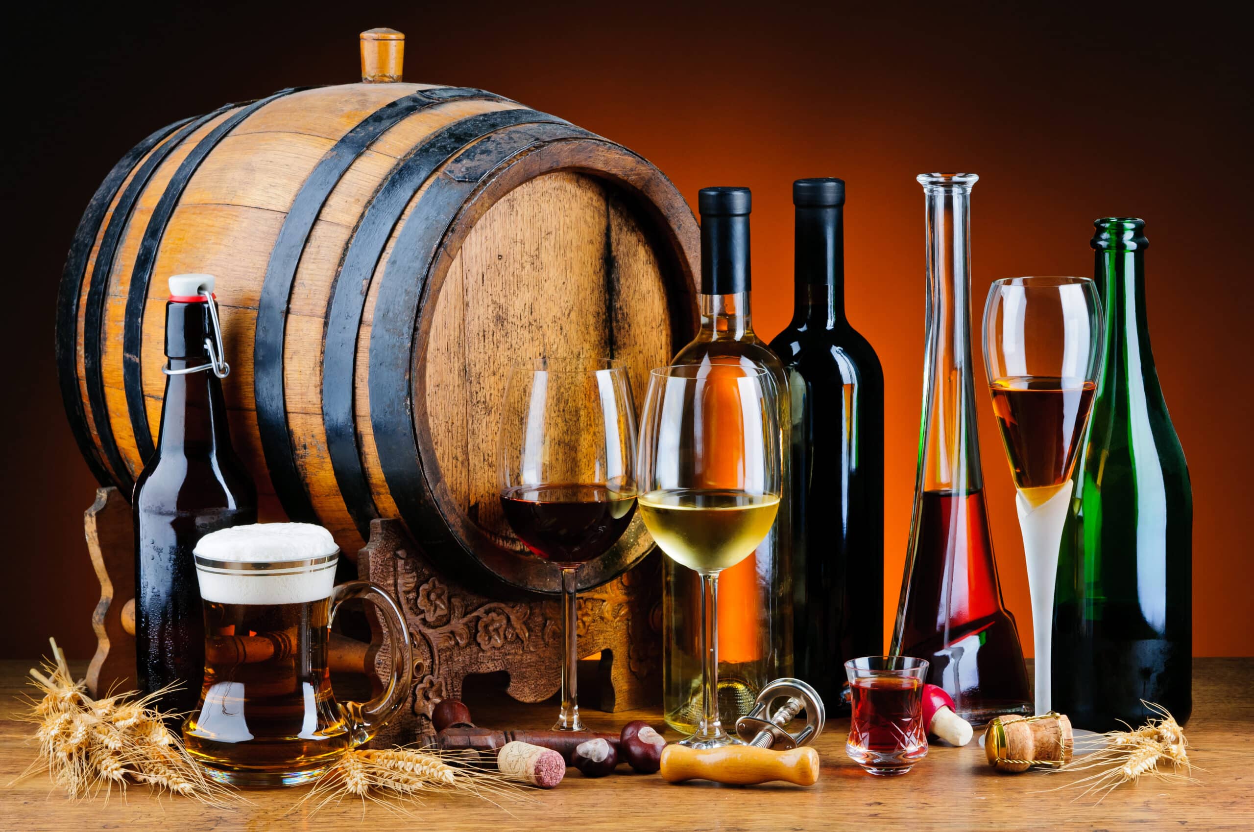 Acciza la alcool ar trebui majorată cu cel mult 5% şi păstrată până în martie 2025
