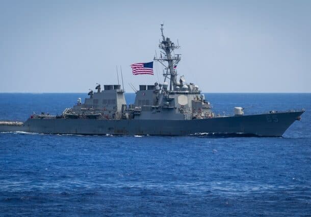 Se adâncesc tensiunile dintre SUA și China, după ce Beijingul spune că a alungat un distrugător american