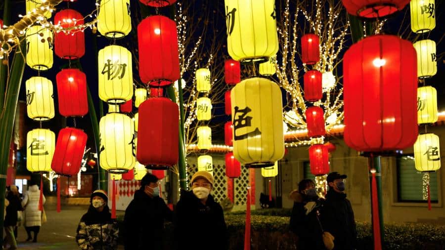 China pune accent pe listările din străinătate