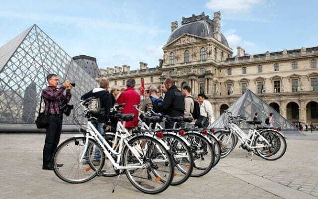 Pe străzile oraşelor din Europa, automobilele sunt inlocuite de biciclete