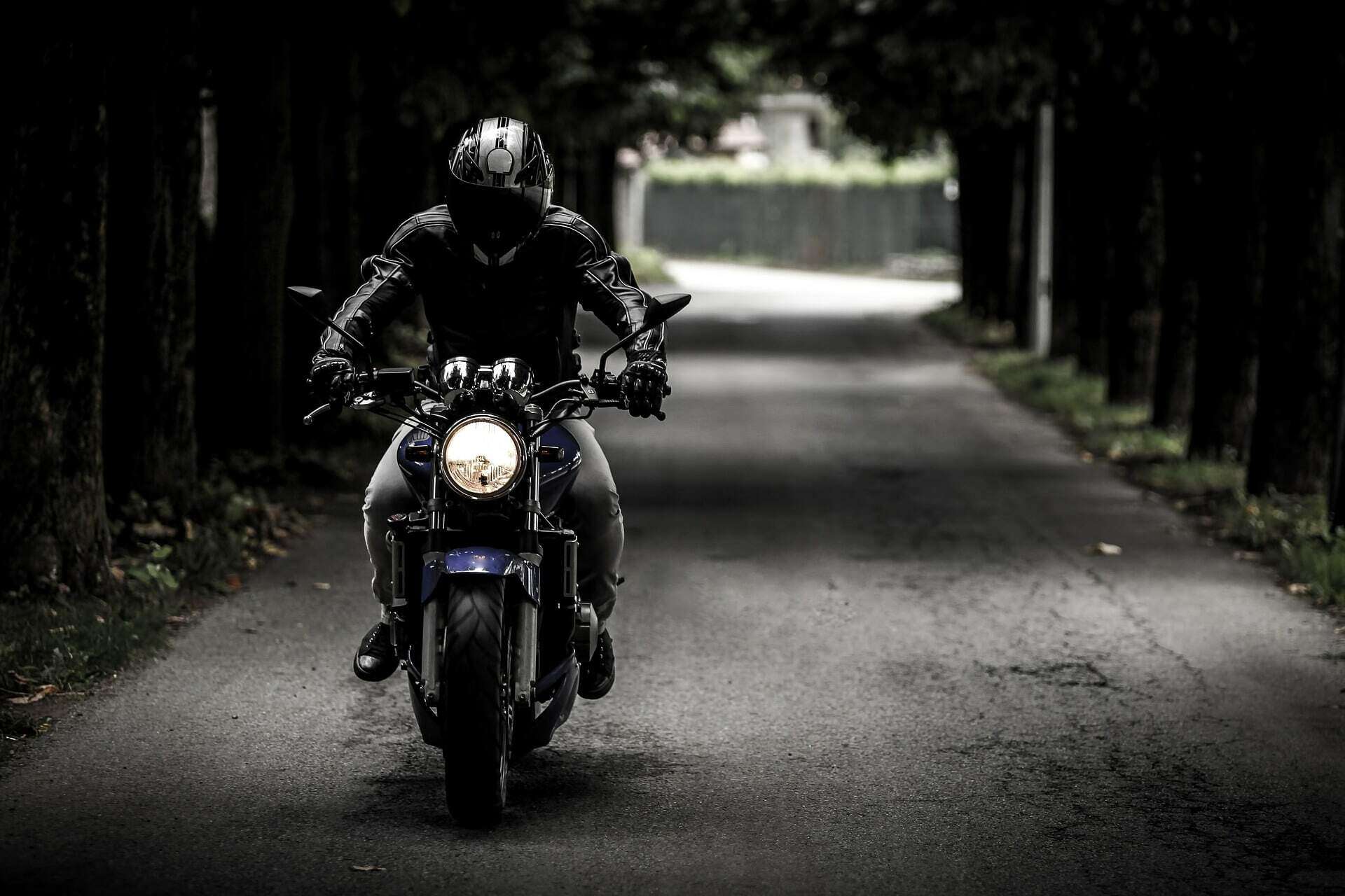 Motocicliștii au turat motoarele pe străzile din Deva. Sute de pasionați de „mașinile” pe două roți s-au adunat pentru a transmite un mesaj șoferilor