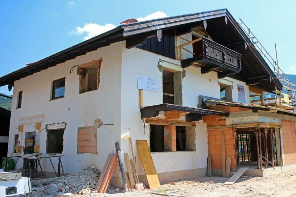 Ce trebuie să știi despre renovarea unei case