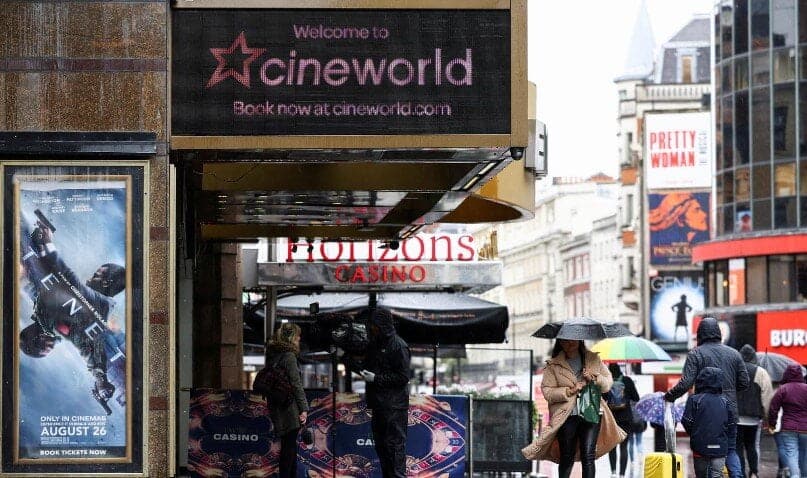Cineworld cere acționarilor ridicarea plafonului datoriei după pierderi de 3 miliarde de dolari