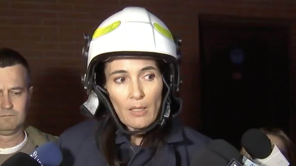 Clotilde Armand a ales să se îmbrace în pompier