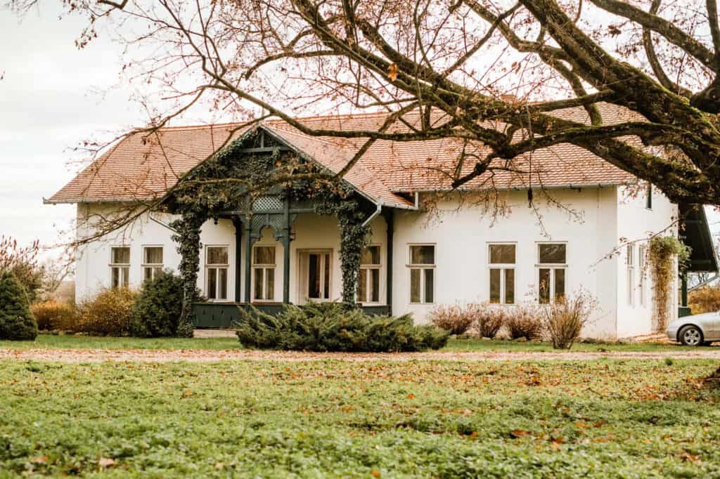 A fost licitat pentru vânzare un conac cu o istorie de 120 de ani, din judeţul Bihor