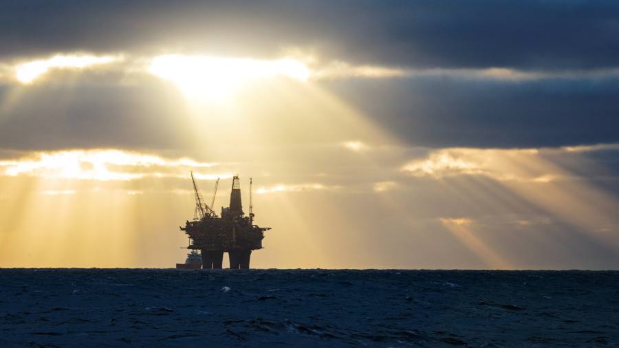 Grupul britanic de petrol și gaze Harbour Energy spune că impozitul pe profit „a șters aproape complet” profitul