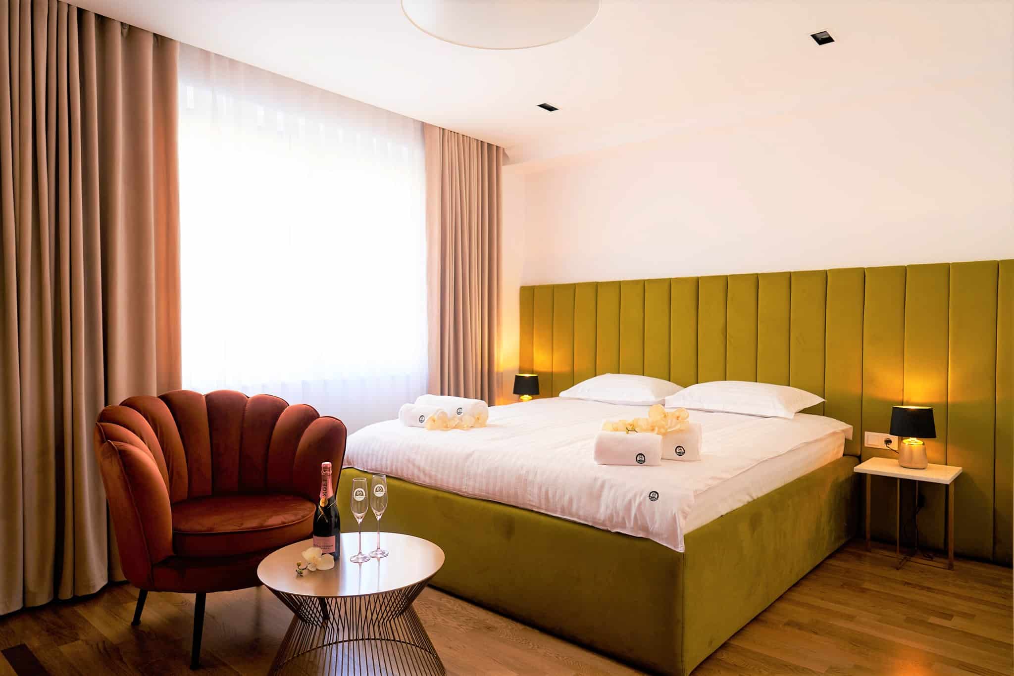 Idee pentru city-break in România: cazare la unicul hotel cu sauna în cameră