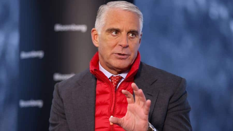 Consiliul de administrație al UniCredit propune o majorare salarială de 30% pentru șefa Andrea Orcel