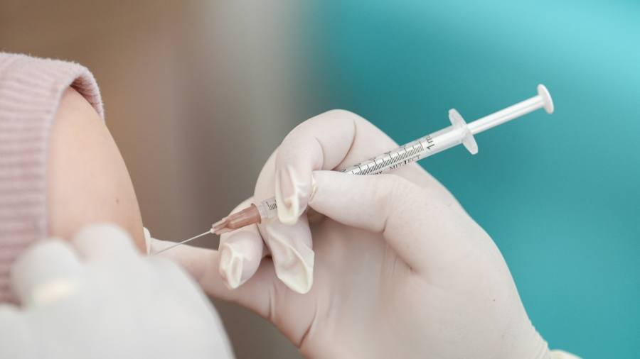 BioNTech estimează o scădere a veniturilor, deoarece cererea pentru Covid jab scade