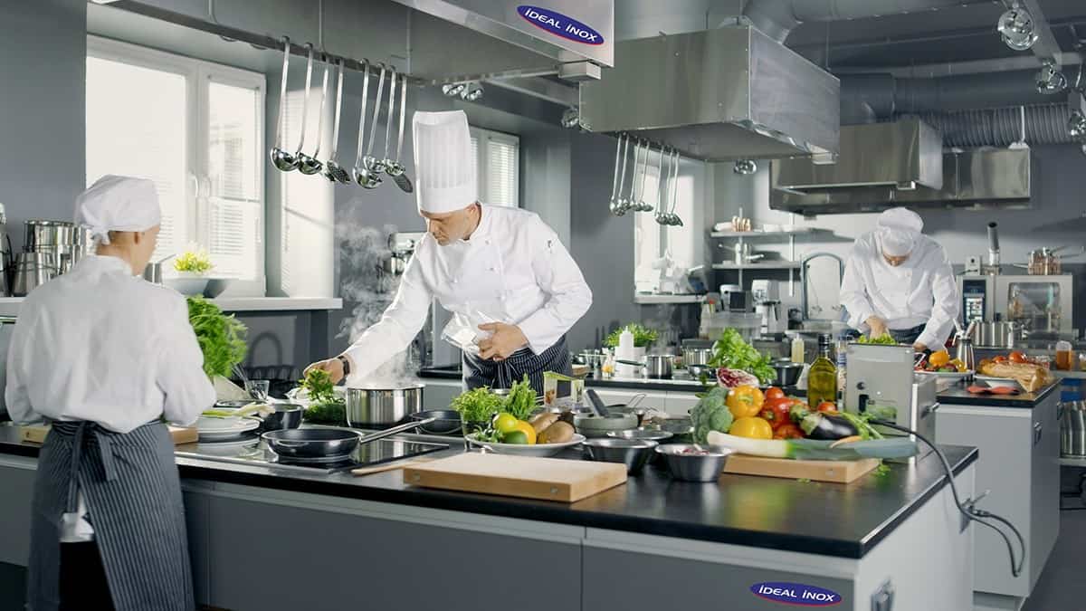 Ai nevoie de utilaje HoReCa de calitate, oferite la prețuri de producător? Nimic mai simplu, accesează oferta prezentată pe site-ul Ideal Inox!
