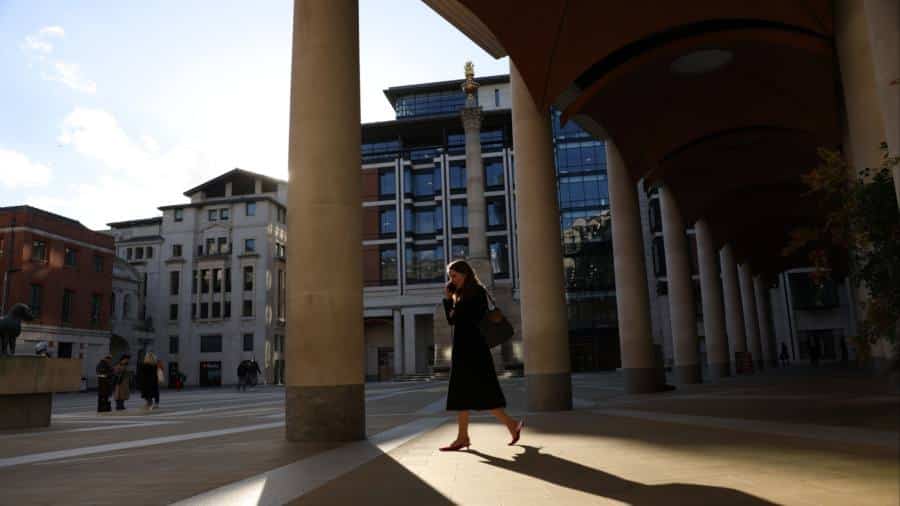 Londra își pierde poziția de centru financiar de top la nivel mondial