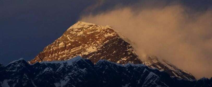 Fără teamă, dar precauți: alpiniștii se întorc pe Everest după blocajele COVID-19