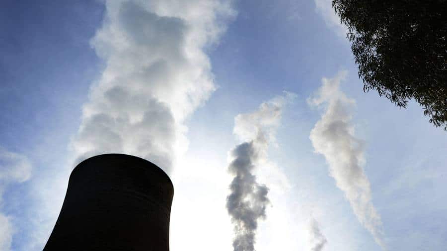 Prețul carbonului în UE depășește 100 de euro pe tonă pentru prima dată