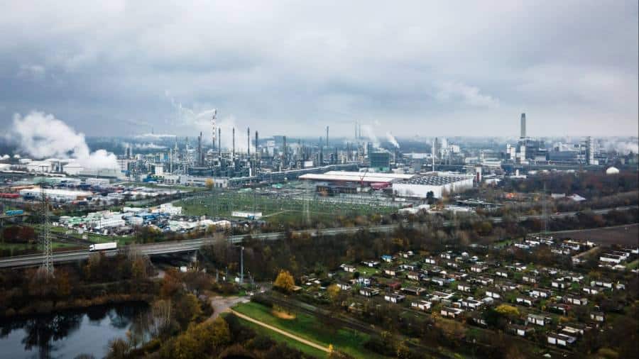 BASF anunță noi reduceri de costuri și pierderea a 2.600 de locuri de muncă, în contextul reducerilor de personal din Germania