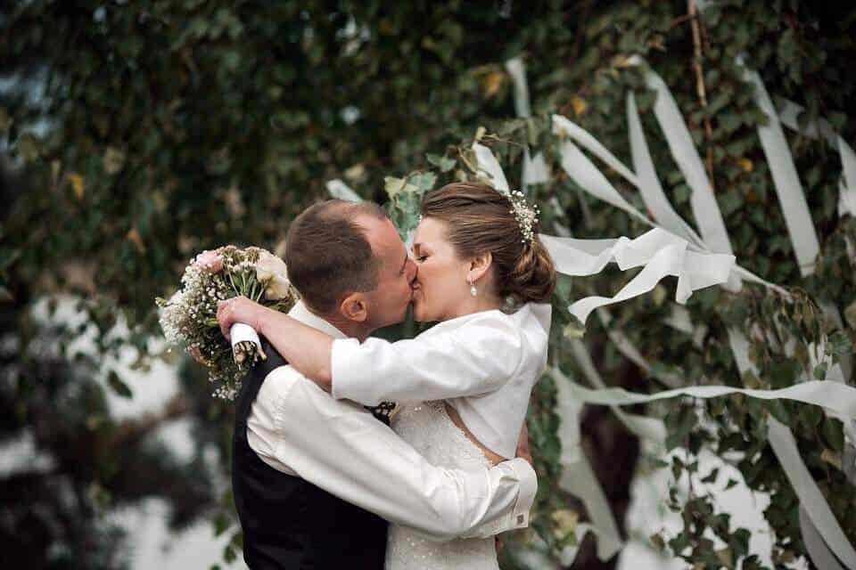 Ce sunt marturiile de nunta si de ce este bine sa le oferi?