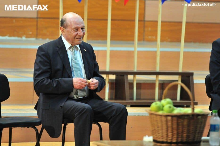 Băsescu, despre partide: O bandă de ticăloși. Au dat jos guvernul, iar acum au trecut la șantaj