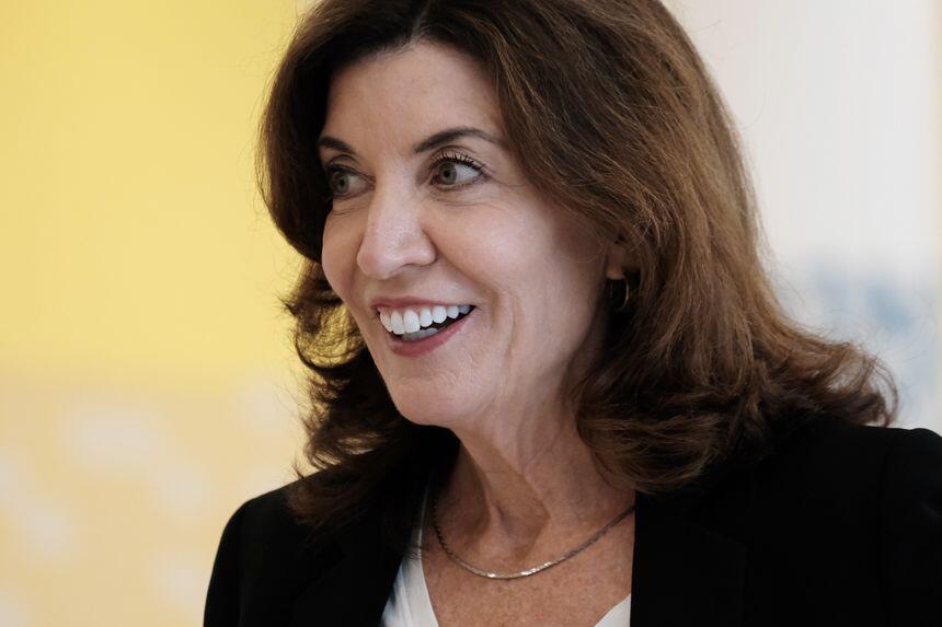 Kathy Hochul a devenit prima femeie guvernator al statului New York, după demisia lui Cuomo